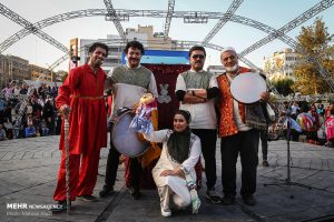 اجرای خیابانی جشنواره بین المللی عروسکی تهران