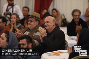 ایرج طهماسب و اکبر عبدی در تصویر مشاهده می‌شوند