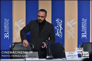 علیرضا کمالی در نشست خبری عوامل فیلم «آبادان یازده ۶۰» در سی و هشتمین جشنواره فیلم فجر