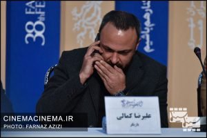 علیرضا کمالی در نشست خبری عوامل فیلم «آبادان یازده ۶۰» در سی و هشتمین جشنواره فیلم فجر