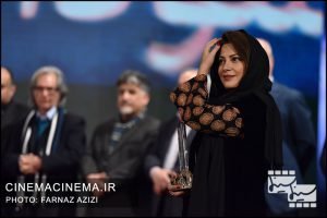 طناز طباطبایی در آیین اختتامیه سی و هشتمین جشنواره فیلم فجر