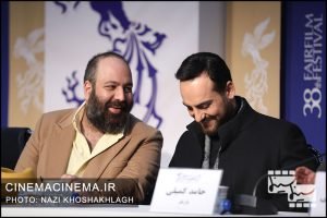 از راست حامد کمیلی و علی اوجی در نشست خبری فیلم «سینما شهر قصه» در دهمین روز سی و هشتمین جشنواره فیلم فجر