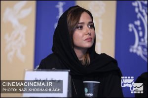 پریناز ایزدیار در نشست خبری عوامل فیلم سه کام حبس در سی و هشتمین جشنواره فیلم فجر