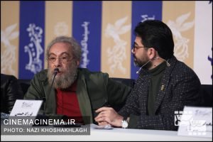 از راست فرزاد حسنی و مسعود فراستی در نشست خبری عوامل فیلم «روز صفر» در سی و هشتمین جشنواره فیلم فجر