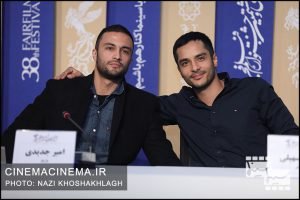 از راست ساعد سهیلی و امیر جدیدی در نشست خبری عوامل فیلم «روز صفر» در سی و هشتمین جشنواره فیلم فجر