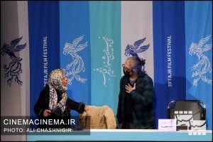 از راست حمید نجفی راد و گیتی معینی در نشست خبری فیلم ابلق در سی و نهمین جشنواره فیلم فجر