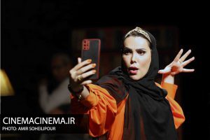 مهسا ایرانیان در نمایش «نصف شبی»
