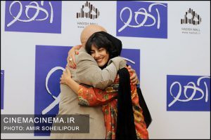 هوشنگ گلمکانی و دخترش در اکران خصوصی فیلم آهو