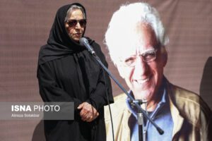 مرضیه برومند در مراسم تشییع و خاکسپاری کیومرث پوراحمد در قطعه هنرمندان تهران