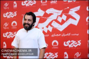 عباس جمشیدی فر در اکرام مردمی فیلم «کت چرمی»