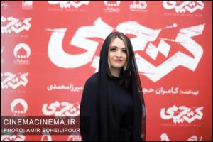 گلاره عباسی در اکرام مردمی فیلم «کت چرمی»