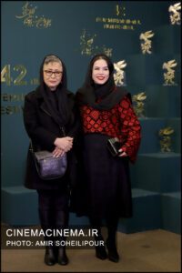 از راست ملیکا شریفی نیا و آزیتا حاجیان در ششمین روز چهل و دومین جشنواره فیلم فجر