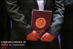 رونمایی از کتاب صحنه عشق من است در مراسم تجلیل از «ادنا زینلیان»