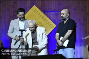 از راست مهران احمدی، ناصر ممدوح و فرزاد حسنی در پانزدهمین جشن بزرگ منتقدان و نویسندگان سینمایی ایران