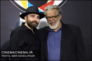 از راست حسن پورشیرازی و اکتا براهنی در پانزدهمین جشن بزرگ منتقدان و نویسندگان سینمایی ایران