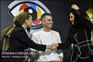 از راست پریناز ایزدیار، هوتن شکیبا و صدف اسپهبدی در پانزدهمین جشن بزرگ منتقدان و نویسندگان سینمایی ایران