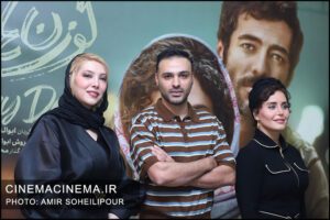 از راست الناز شاکر دوست، سامان صفاری، صدف اسپهبدی در اکران مردمی گوزن‌های اتوبان