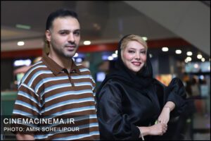 از راست صدف اسپهبدی و سامان صفاری در اکران مردمی گوزن‌های اتوبان