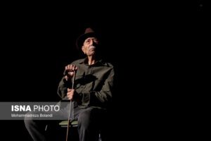 علی نصیریان در مراسم شصت سالگی تماشاخانه سنگلج