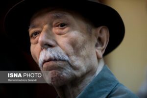 علی نصیریان در مراسم شصت سالگی تماشاخانه سنگلج