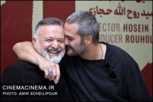 از راست میلاد کی‌مرام و علی صالحی در اکران مردمی فیلم سالن ۴