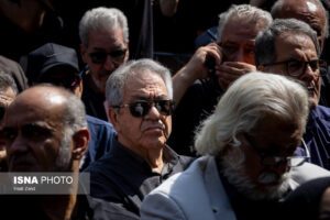 جهانگیر کوثری در مراسم تشییع و خاکسپاری پیکر زنده یاد «اکبر عبدی»