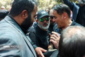 مهران غفوریان در مراسم تشییع و خاکسپاری پیکر زنده یاد «اکبر عبدی»