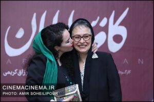 آزیتا حاجیان و ملیکا شریفی‌نیا در اکران خصوصی فیلم «کافه سلطان»