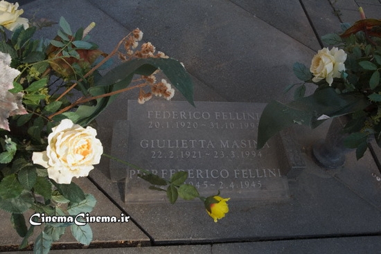 ۲۰۰۶، سنگ قبر فدریکو فلینی، همسرش جولیتا ماسینا و پسر کوچکشان پی‌یر فدریکو